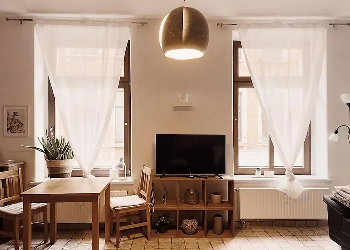 Pretty Home City Lounge